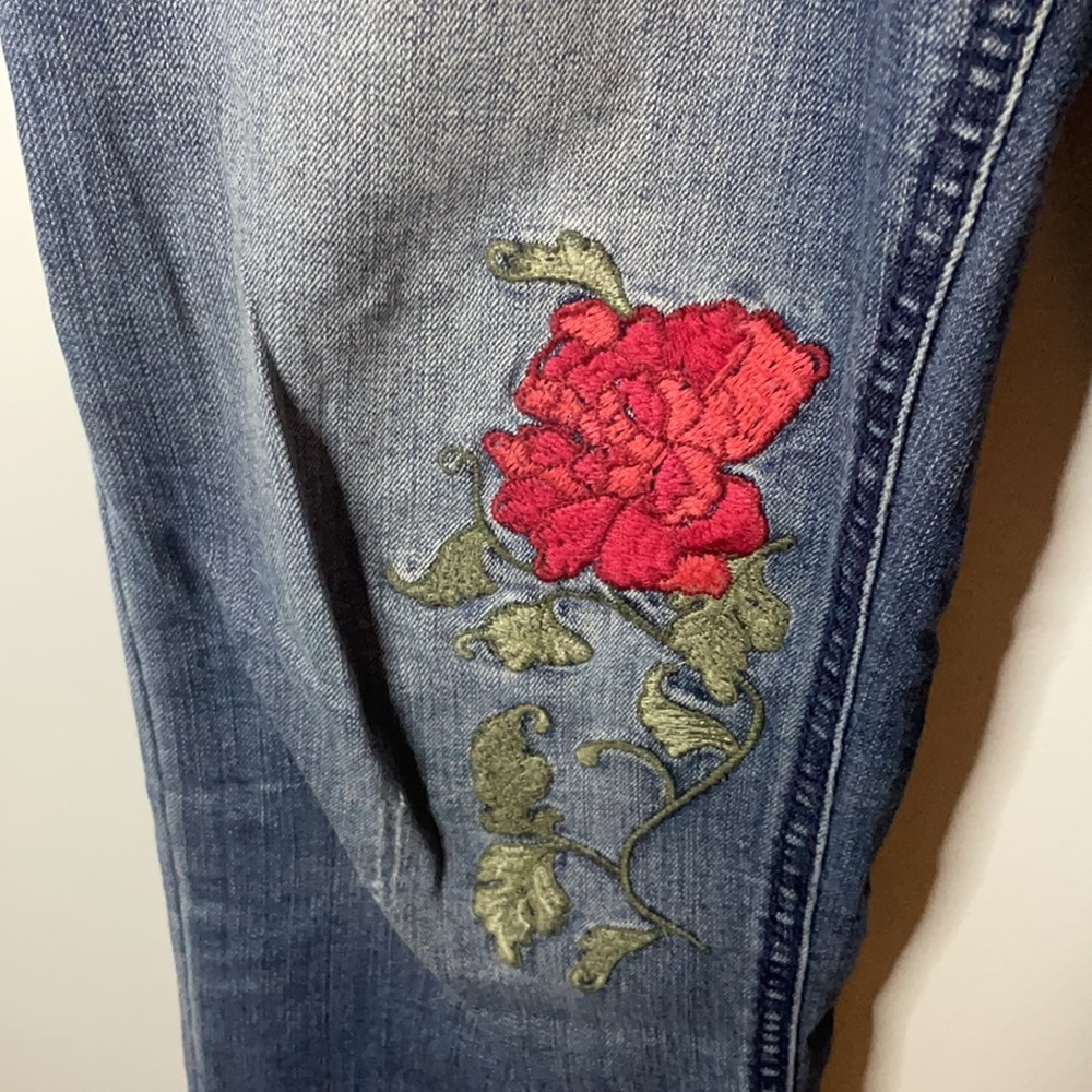 Code Bleu Embroidered Floral Jean - Picture 8 of 13